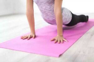 girl performing cardio exercise