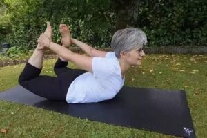 dhanurasana